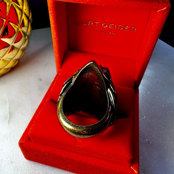 Kurt Geiger Eagle size 8 with ring box gold tone gem stones rhinestone NWT - Picture 11 of 12